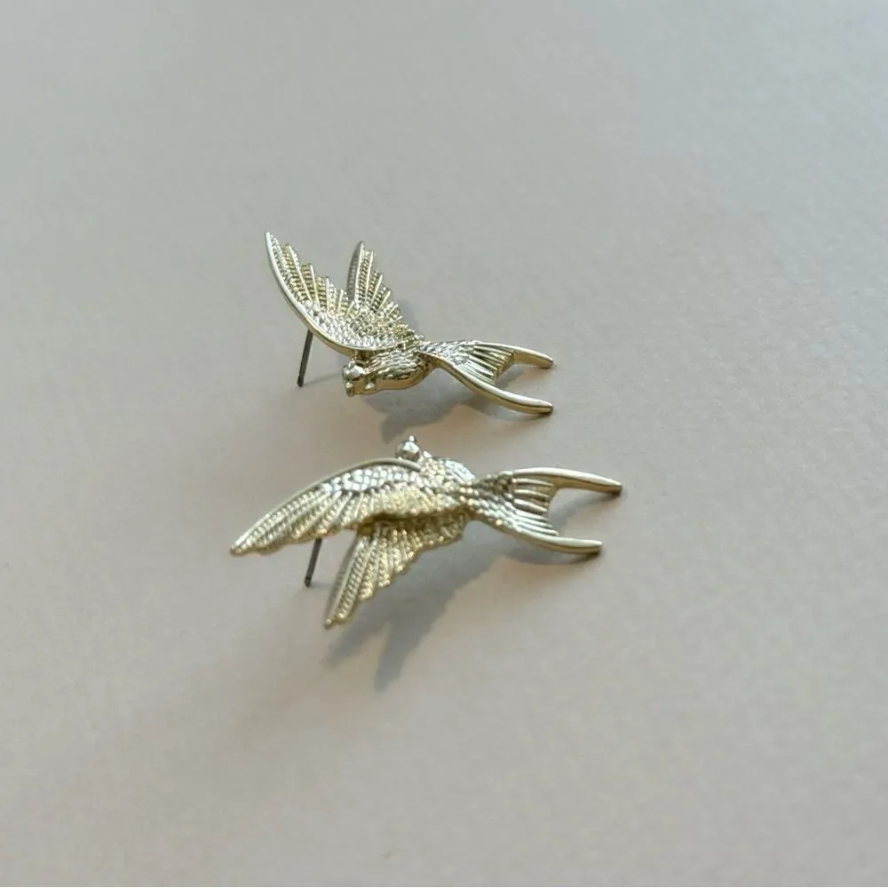 Bird stud earrings M799